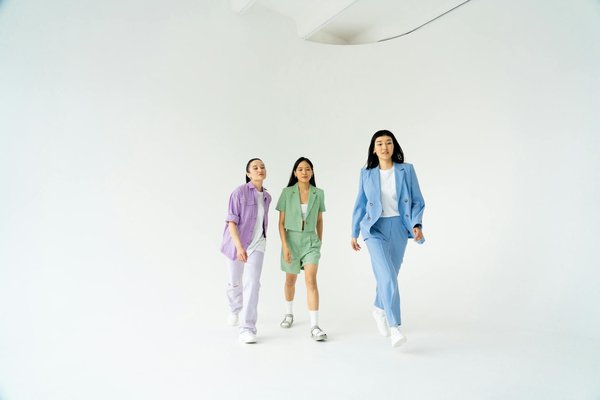 Comment sublimer vos tenues d'automne avec des accessoires en bois ?